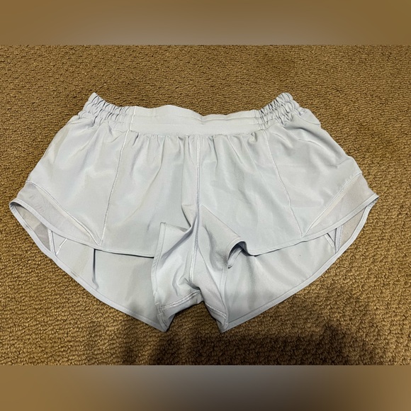 Lululemon | Hotty Hot Low-Rise Lined Short 2.5" Inseam in Powder Blue - Picture 5 of 16